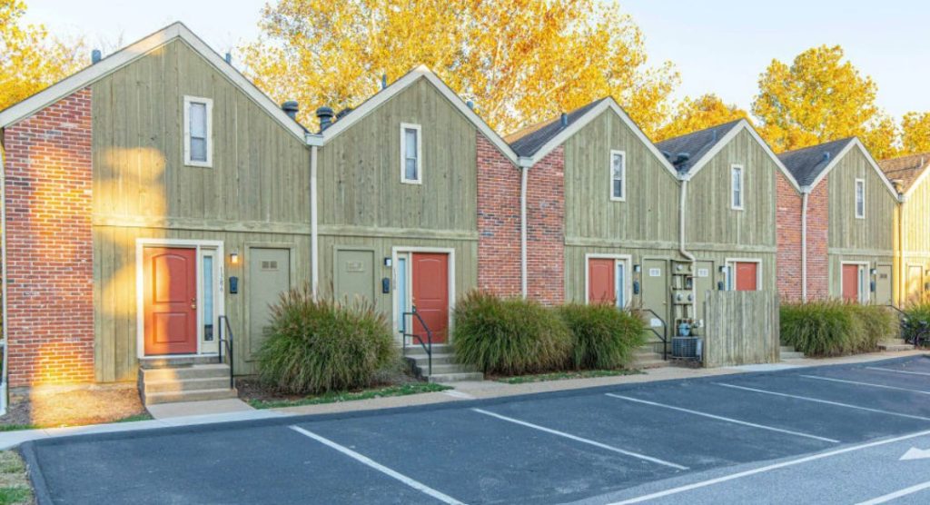 BEST dog walkers & pet sitters in Kirkwood, Missouri